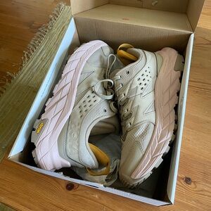 Almost New HOKA Anacapa Breeze Low Women’s 10.5B